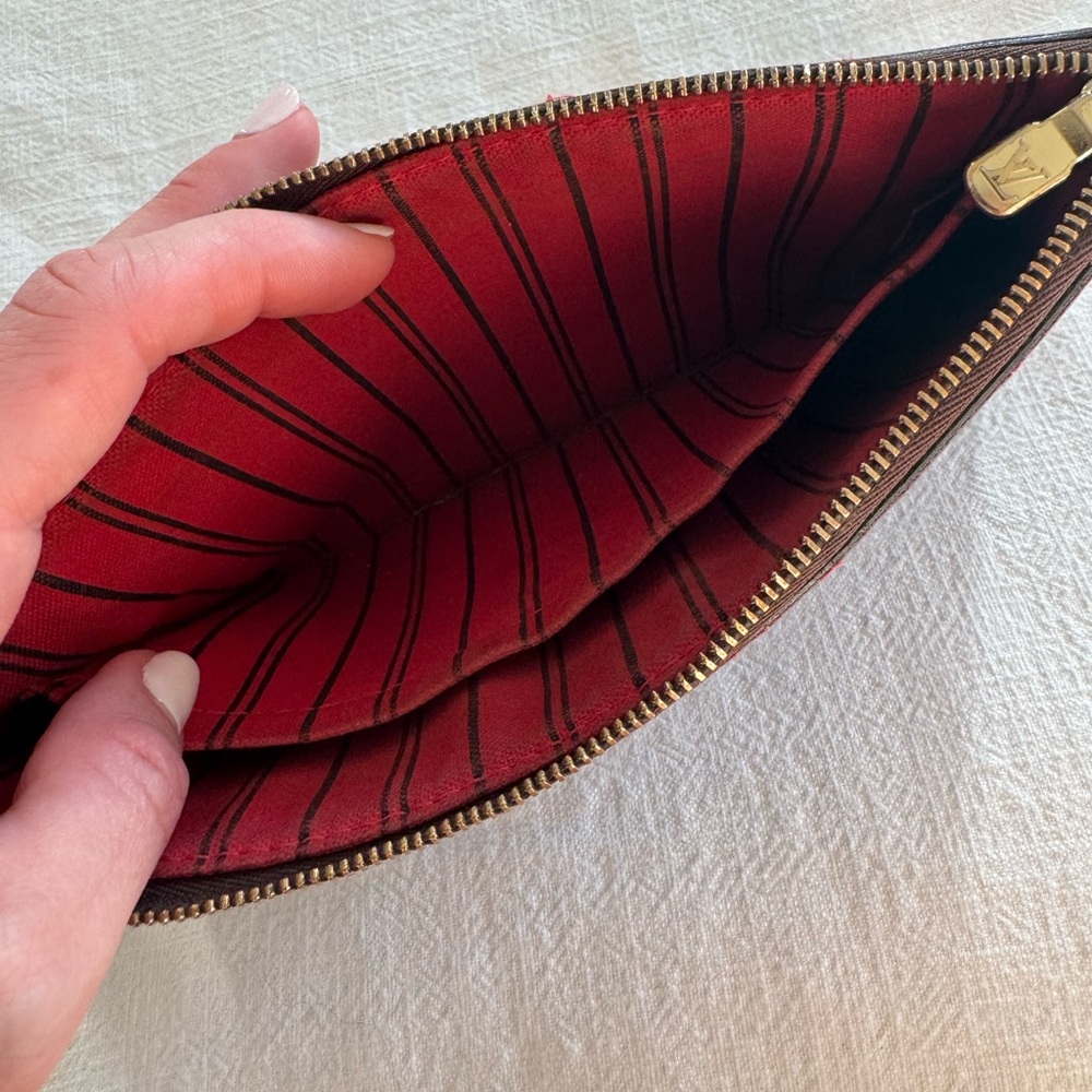 Louis Vuitton Damier Ebene Neverfull Pouch - Picture 6 of 7